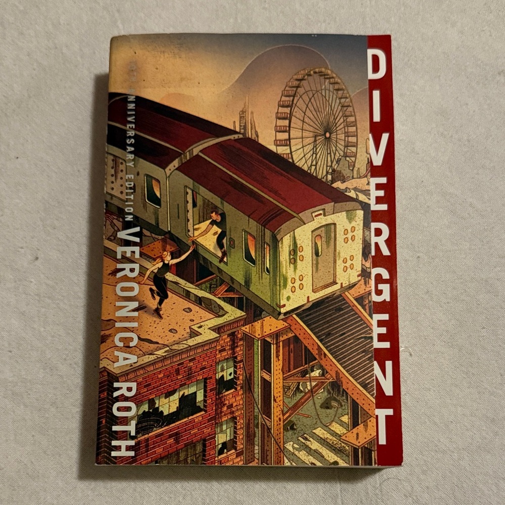 Divergent 10th Anniversary Edition Paperback